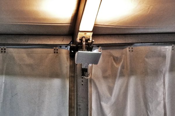 Indirect-Quartz-Lighting-Mounted-on-top-of-Tent-Leg-min